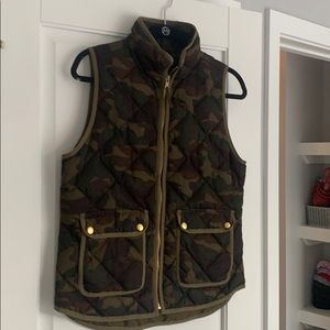 J. Crew Camo Excursion Puffer Vest Size Small